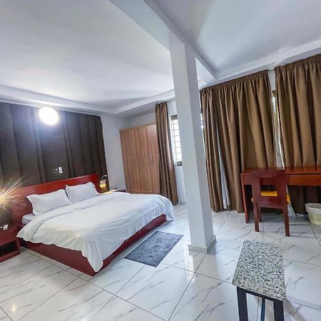 Hotel le Vaisseau Abidjan Extérieur photo