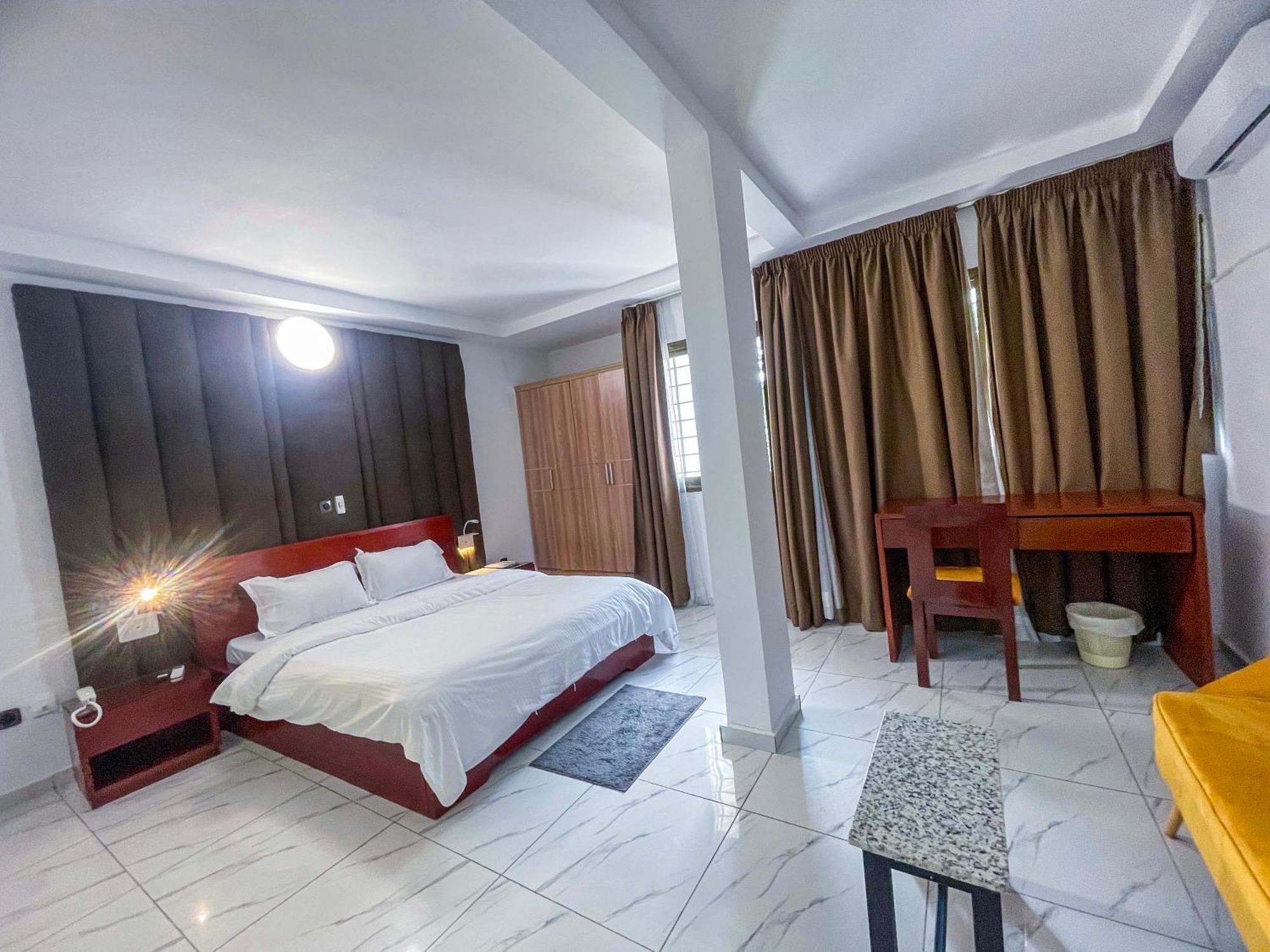 Hotel le Vaisseau Abidjan Extérieur photo