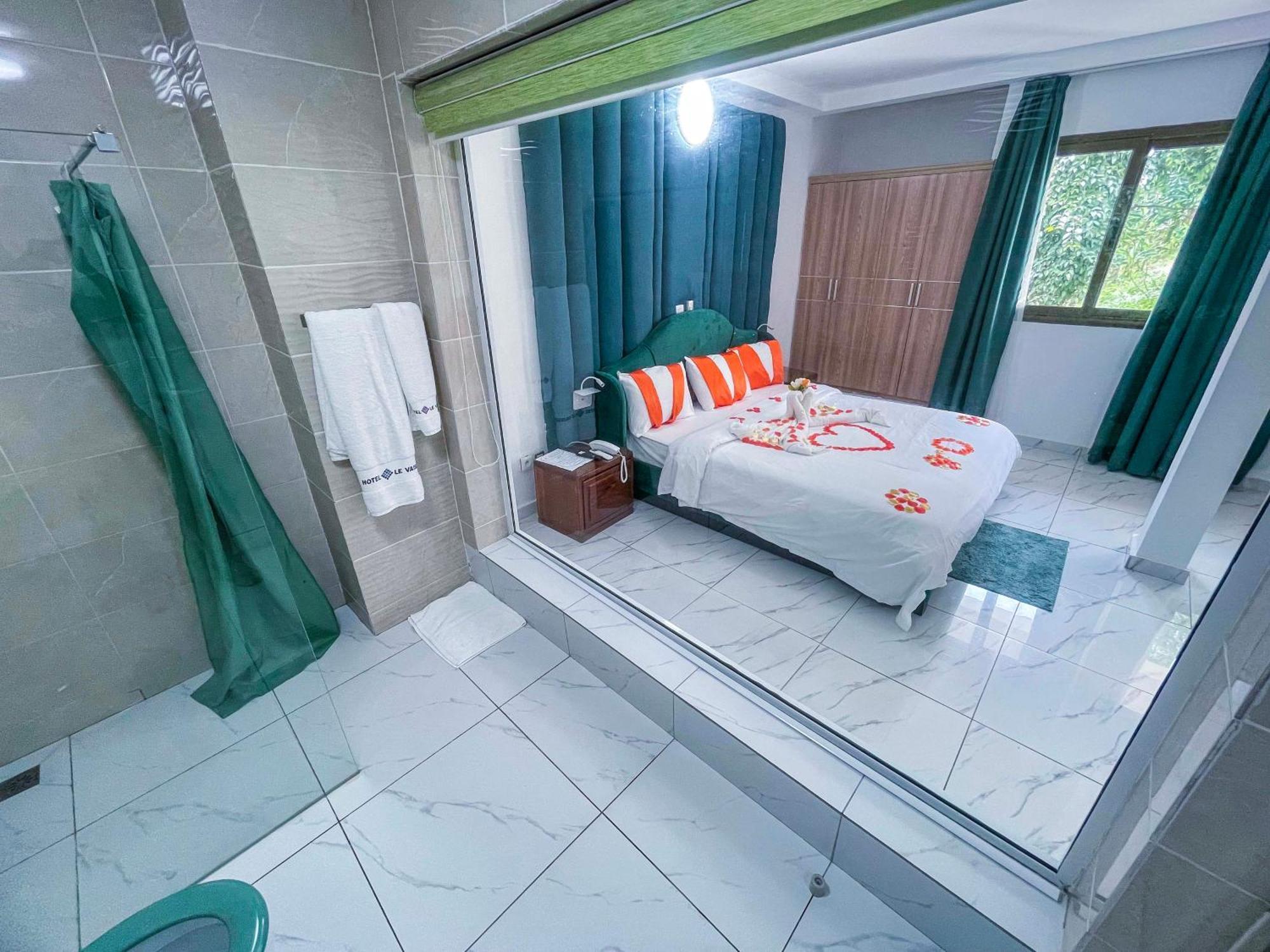 Hotel le Vaisseau Abidjan Extérieur photo