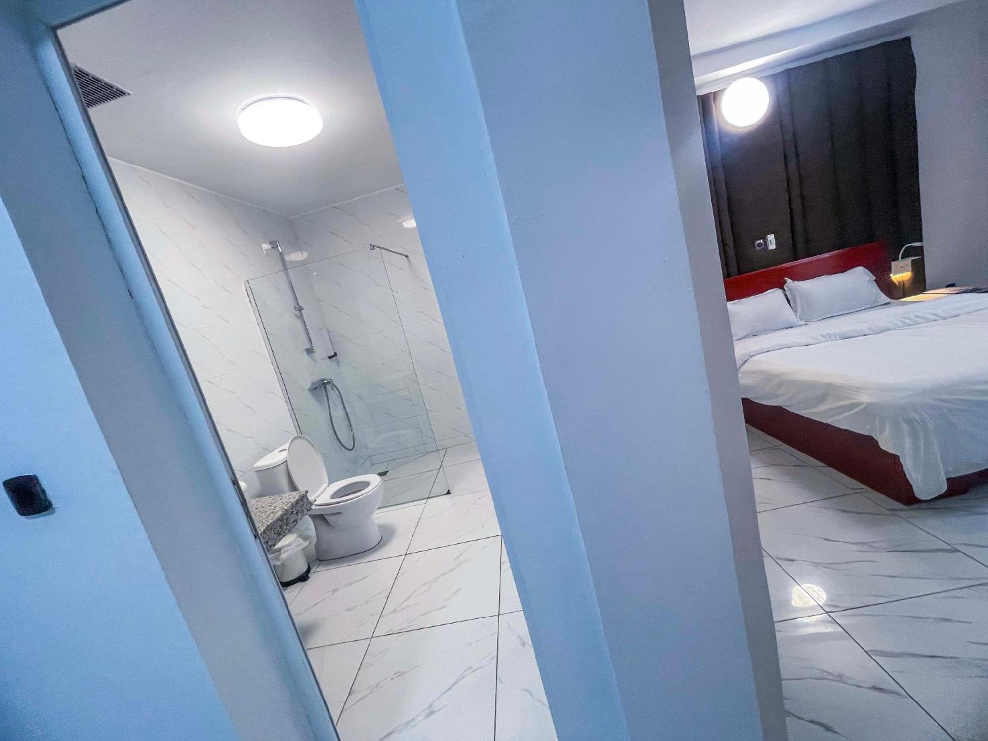 Hotel le Vaisseau Abidjan Extérieur photo