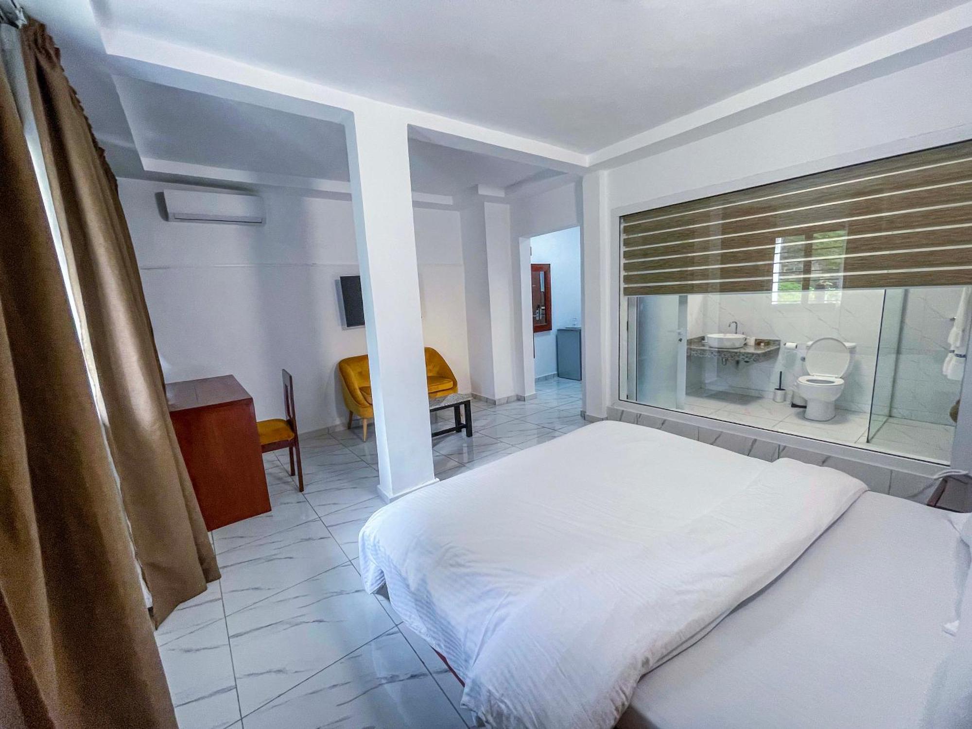 Hotel le Vaisseau Abidjan Extérieur photo