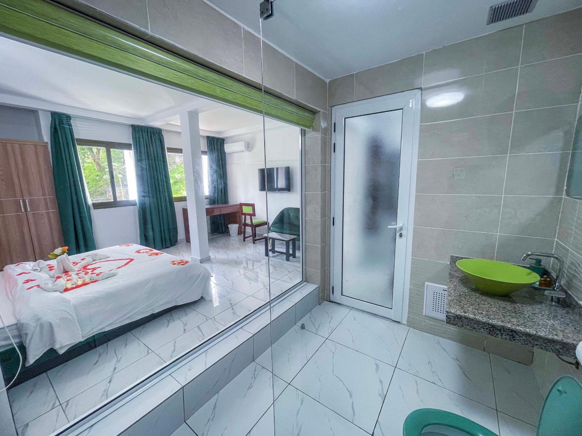 Hotel le Vaisseau Abidjan Extérieur photo