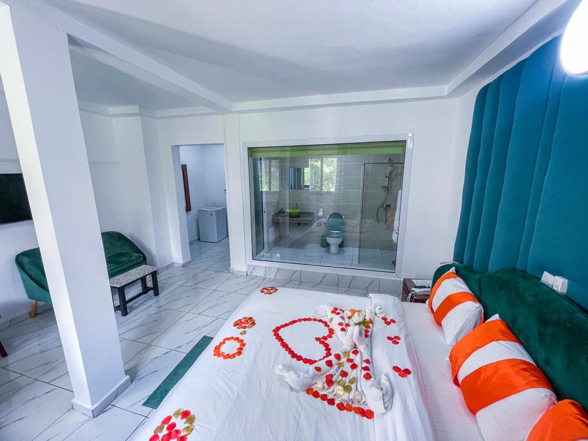 Hotel le Vaisseau Abidjan Extérieur photo