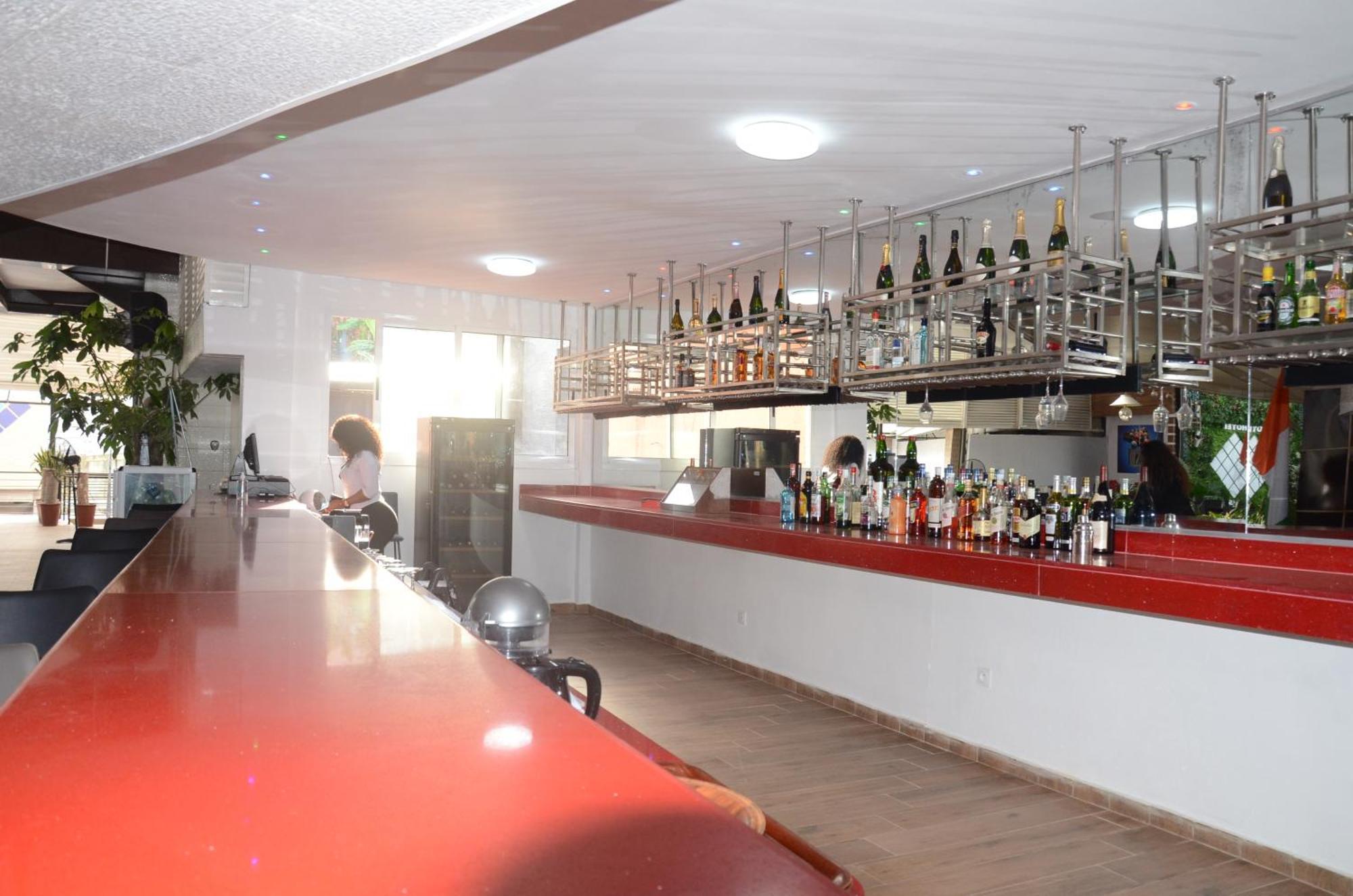 Hotel le Vaisseau Abidjan Extérieur photo