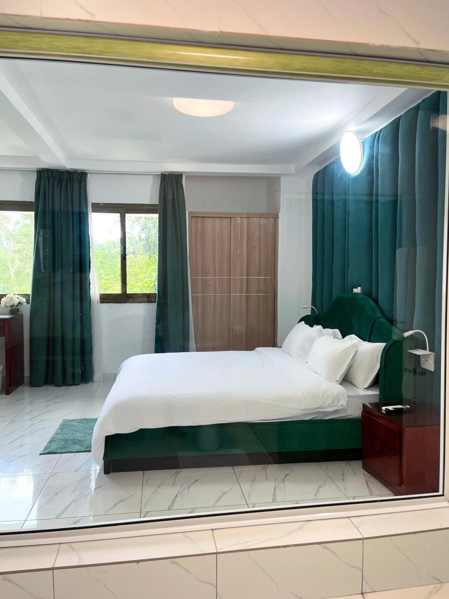 Hotel le Vaisseau Abidjan Extérieur photo