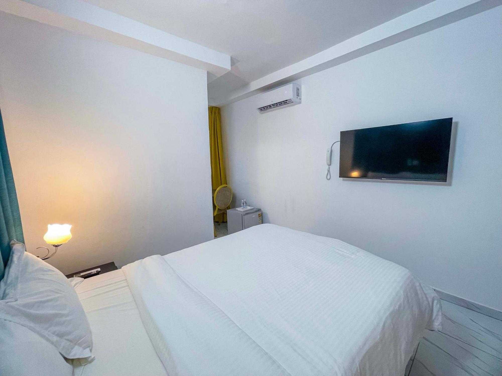 Hotel le Vaisseau Abidjan Extérieur photo